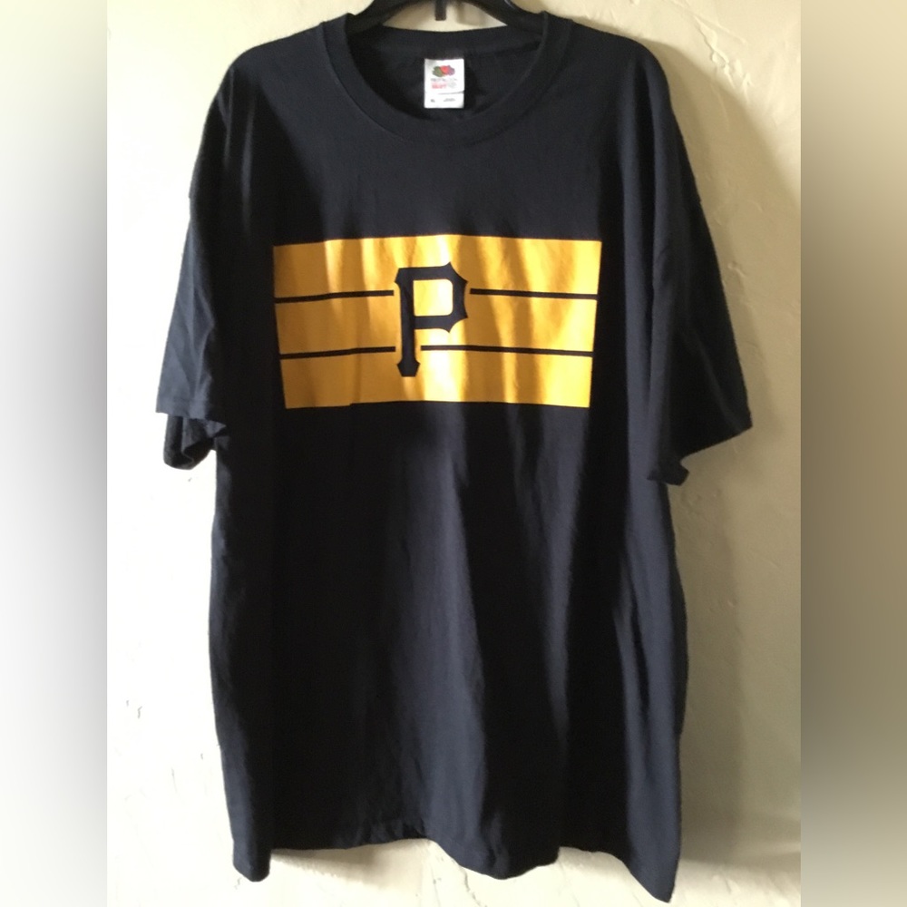 NWOT Mens Pittsburgh Pirates Baseball T-Shirt
